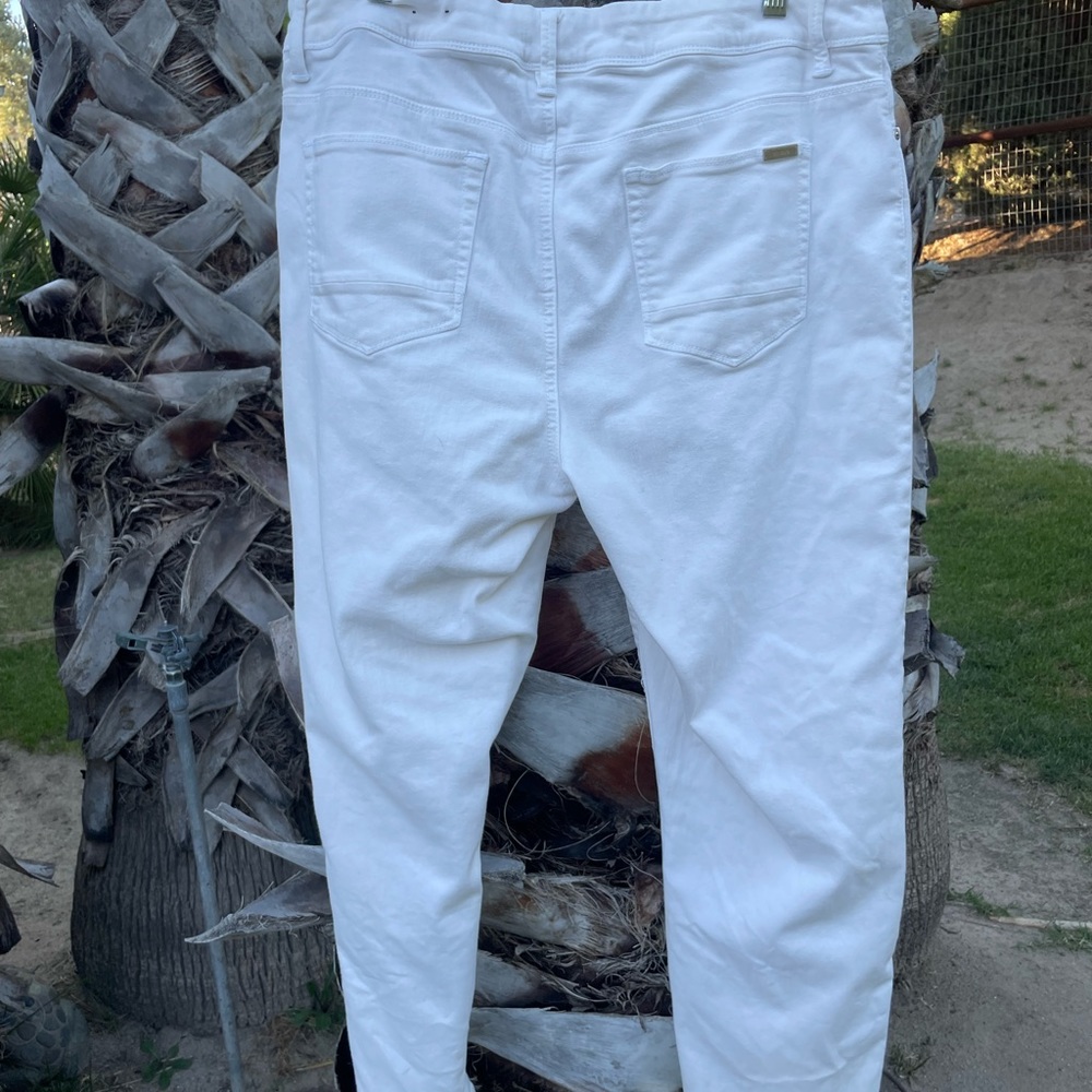 Chico’s So Slimming Girlfriend Crop White jeans size 2 - Picture 4 of 5